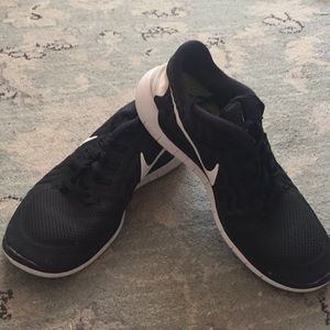 Black Nike Free Runs 5.0